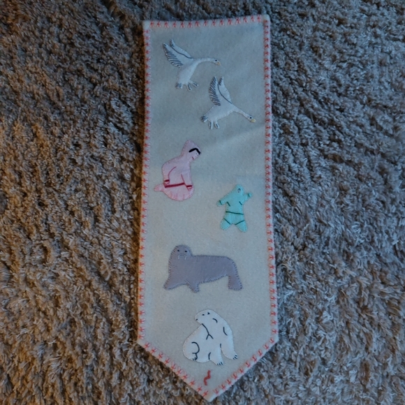 Inuit wall hanging - Picture 5 of 5
